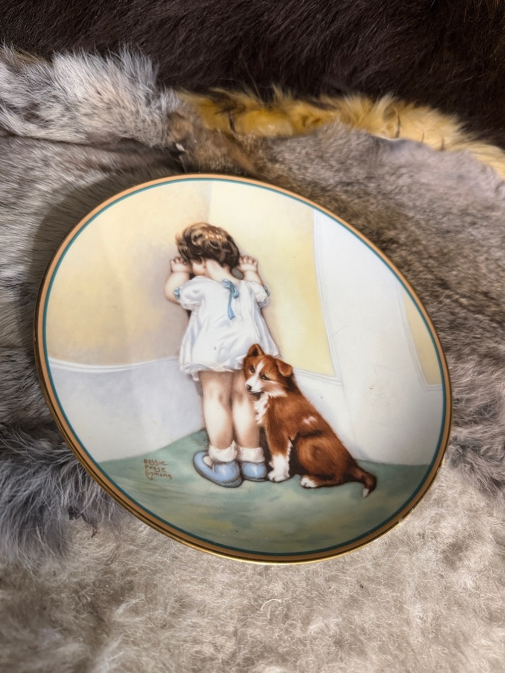 First issue In Disgrace The Hamilton Collection plate (3200)